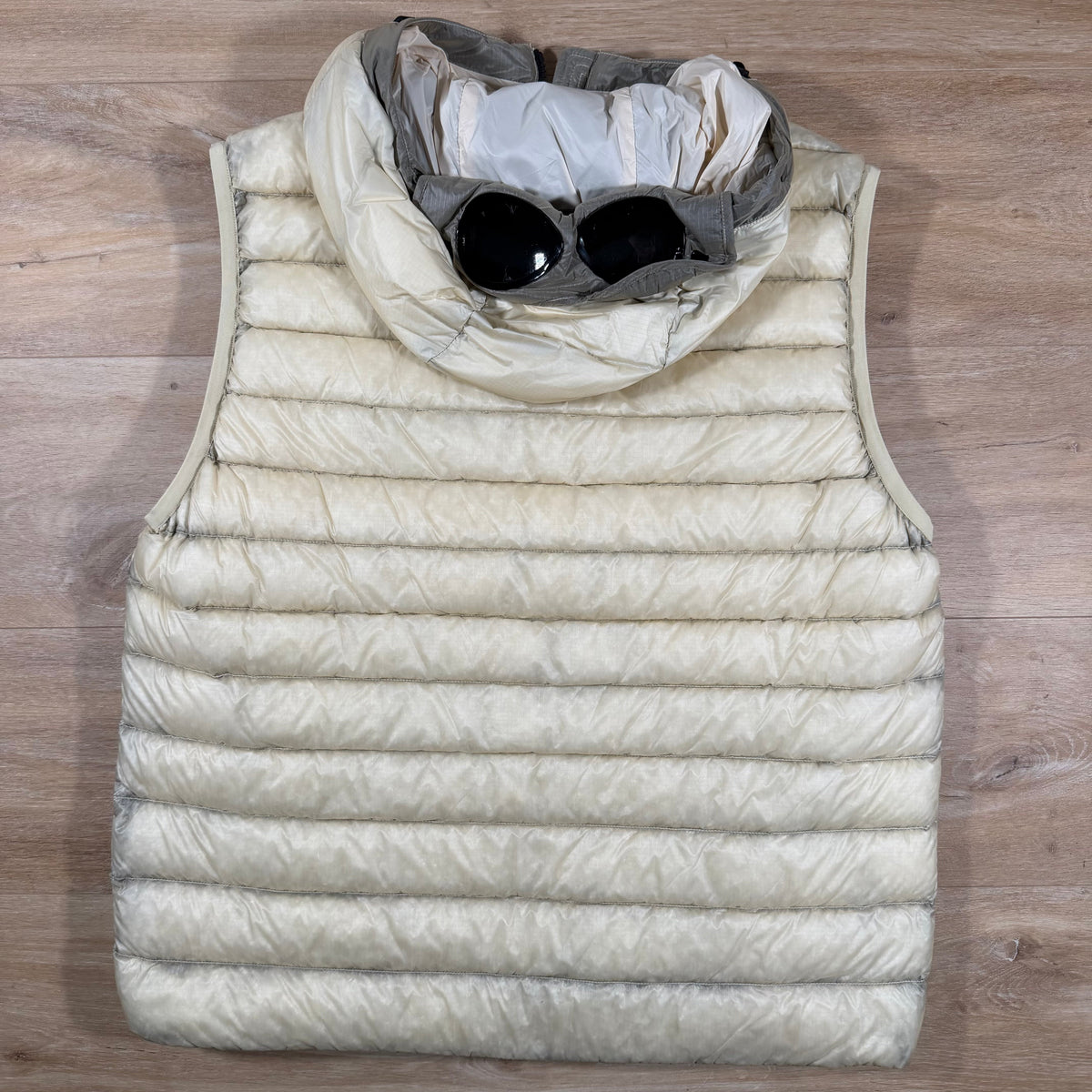 C.P. Company D.D. Shell Goggle Down Gilet in Pistachio Shell