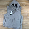 C.P. Company Shell-R Goggle Gilet in Dove