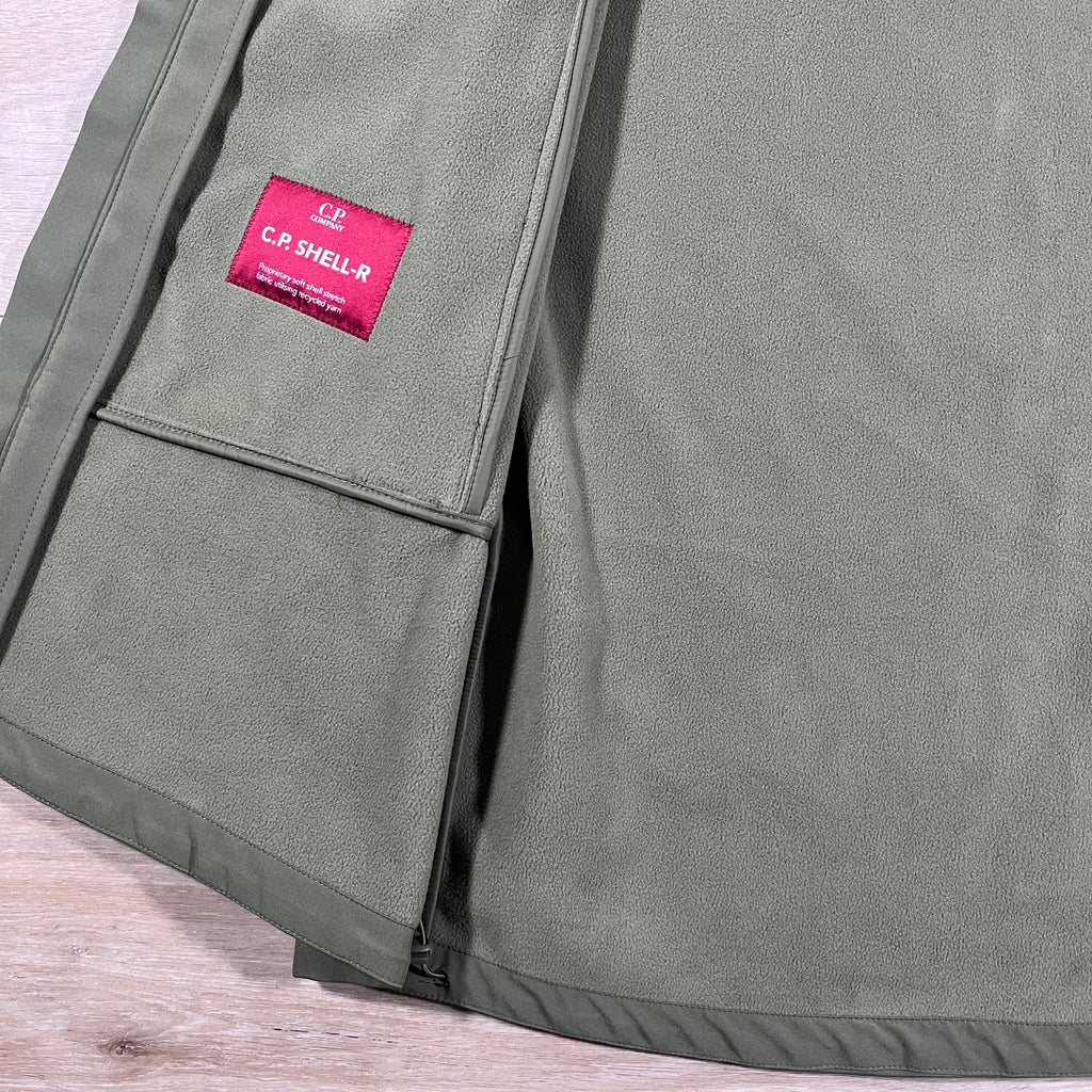 C.P. Company Shell-R Goggle Gilet in Elmwood Green